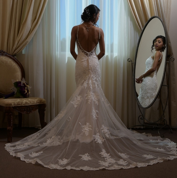 Low back Wedding gown - Picture 1 of 11